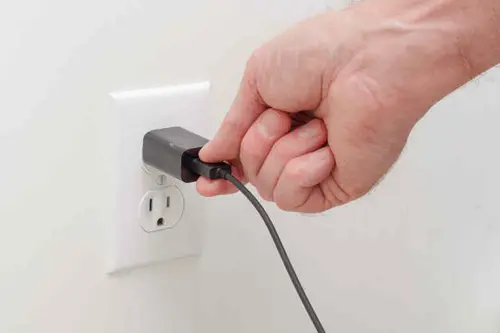 Kullanılmayan Şarj Cihazlarını Fişten Çekmeli misiniz? İşte Bir Elektrikçinin Görüşü