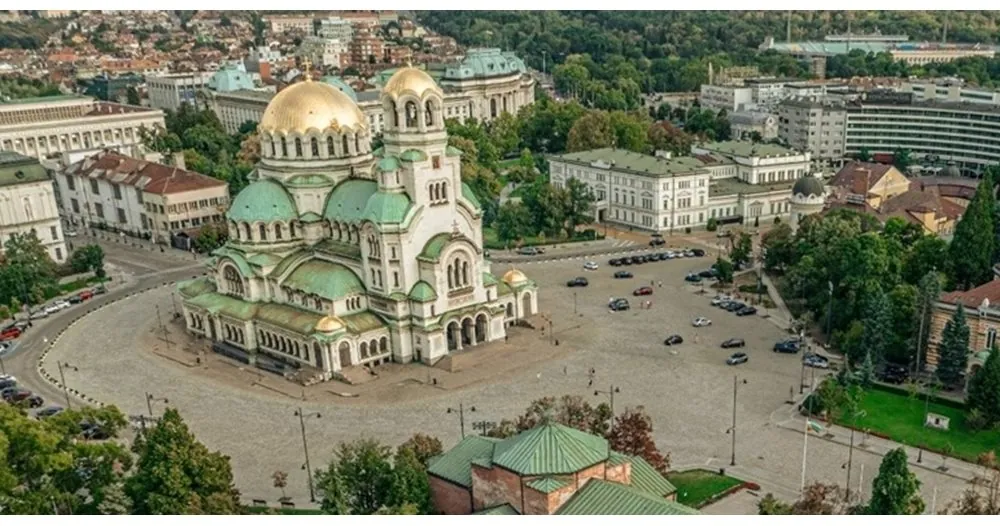 Parlamento, "Aziz Alexander Nevski" Kilisesi'ndeki otoparkı 1 Aralık'tan itibaren boşaltıyor
